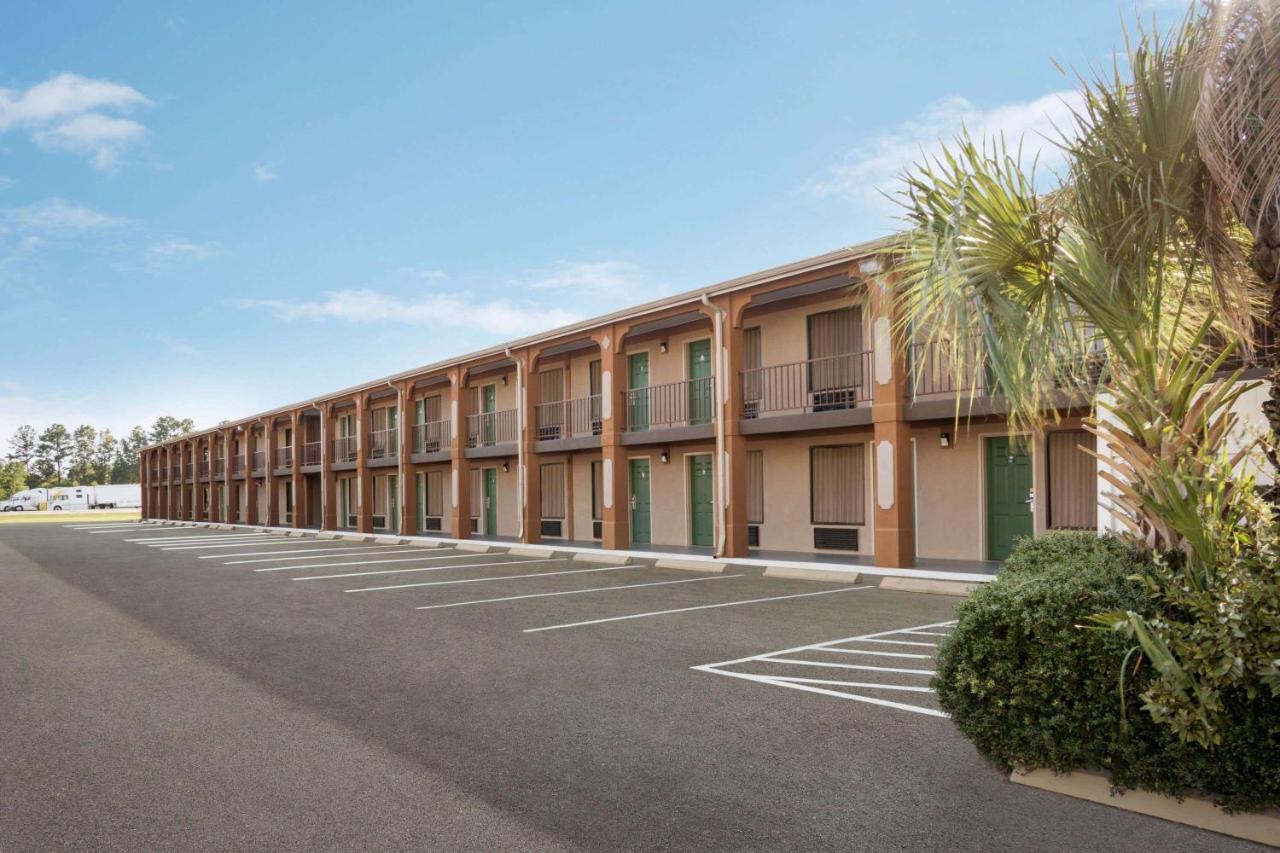 Days Inn By Wyndham Hardeeville/ I-95 State Line Eksteriør billede