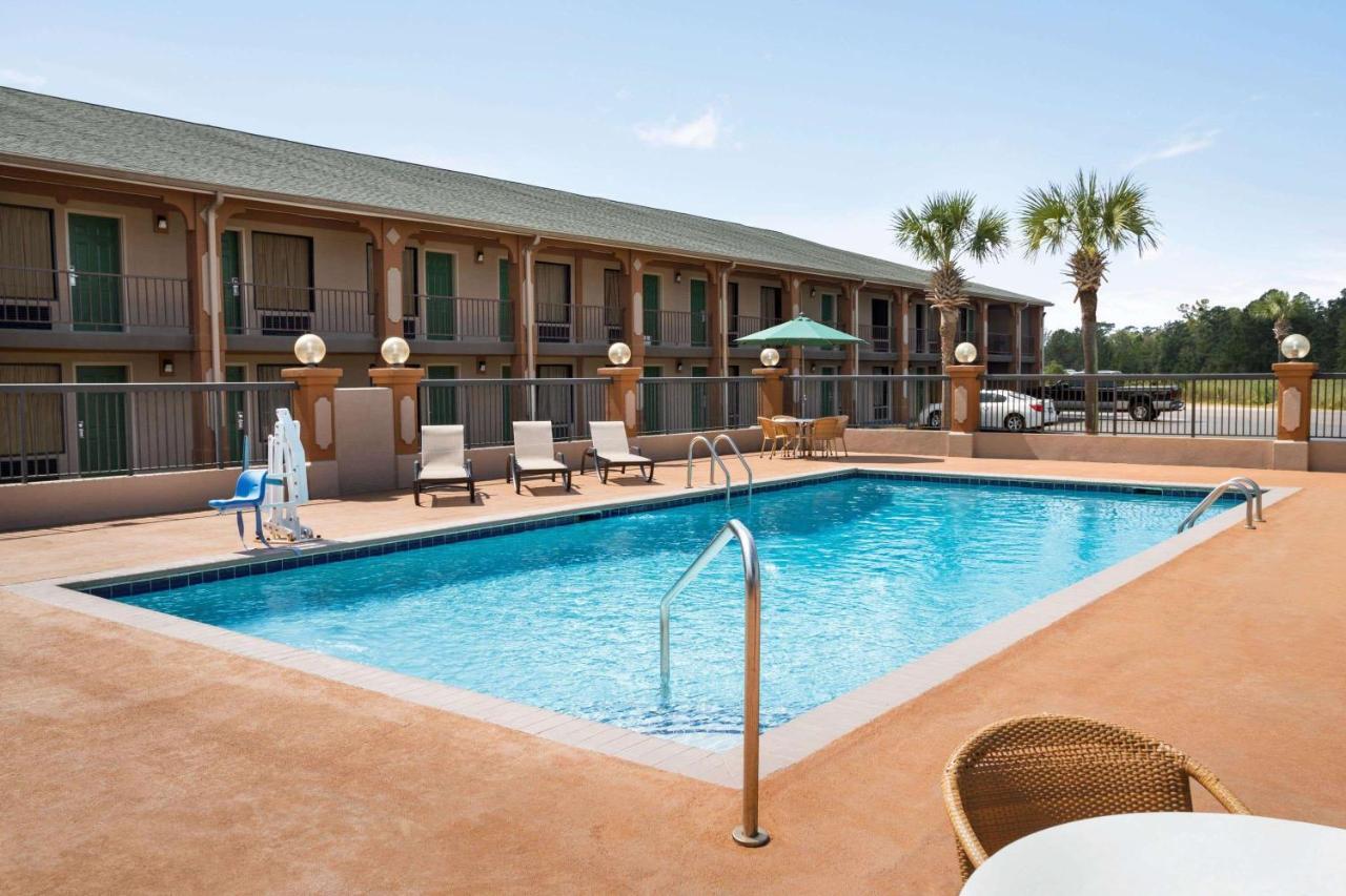 Days Inn By Wyndham Hardeeville/ I-95 State Line Eksteriør billede